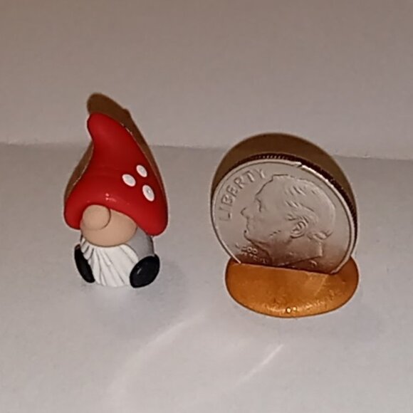 🎯 10 for $10 / Gnome Charm - Picture 2 of 2